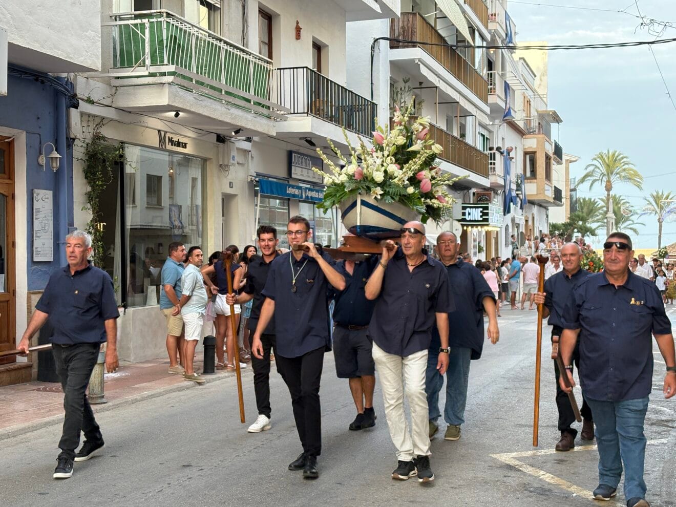 Ofrenda de flores a la Virgen de Loreto 2025 (22)