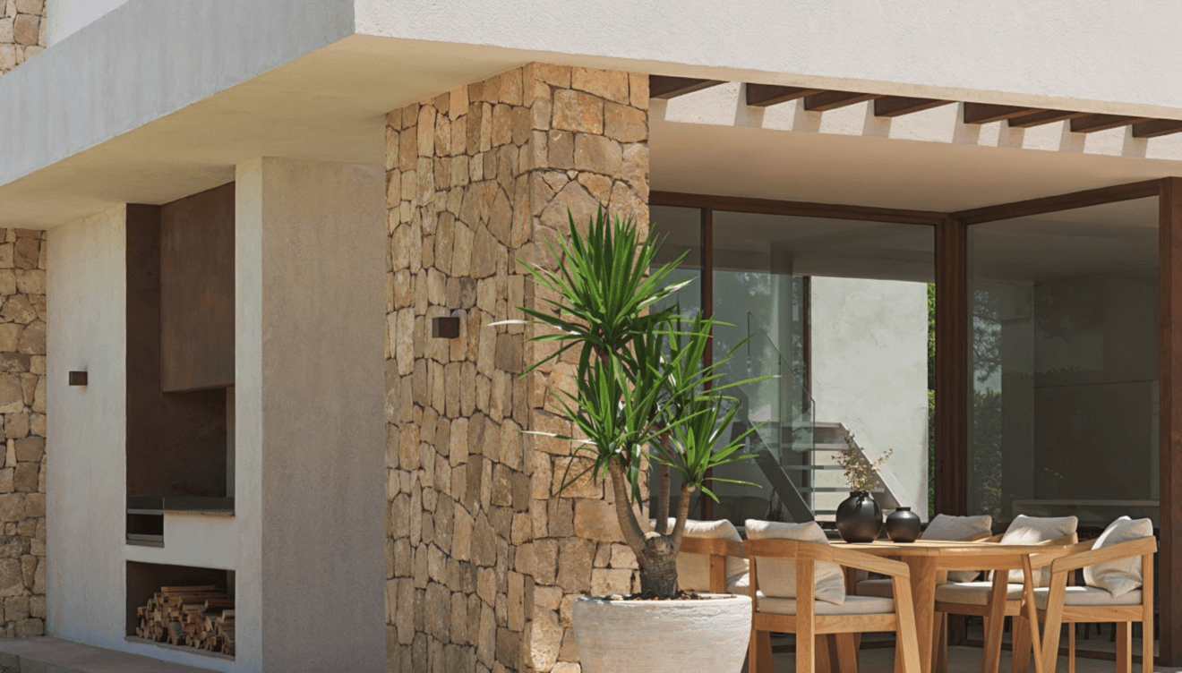 Vivienda contemporánea con tres dormitorios jardín amplio y vistas al mar