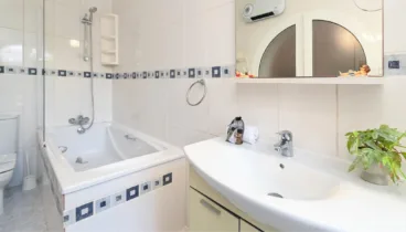 Baño con bañera en Villa La Siesta Jávea