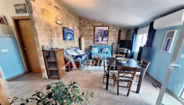 Comedor con luz natural y conexión directa con la cocina