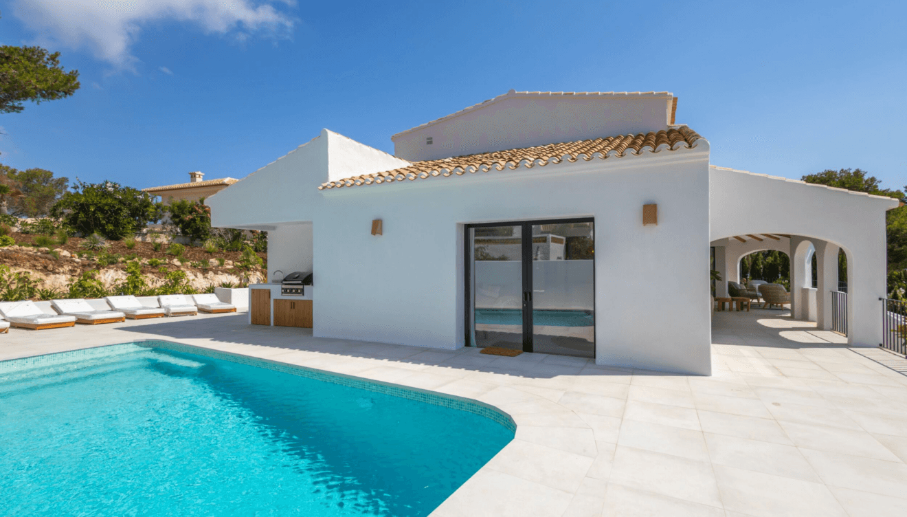 Disfruta del Mediterráneo desde tu terraza privada