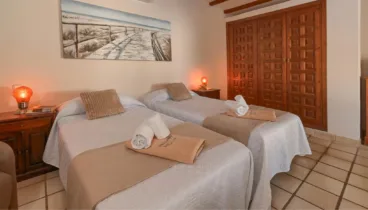 Dormitorio independiente en casa de jardín de Villa La Siesta