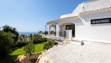 Entorno tranquilo con vegetación mediterránea