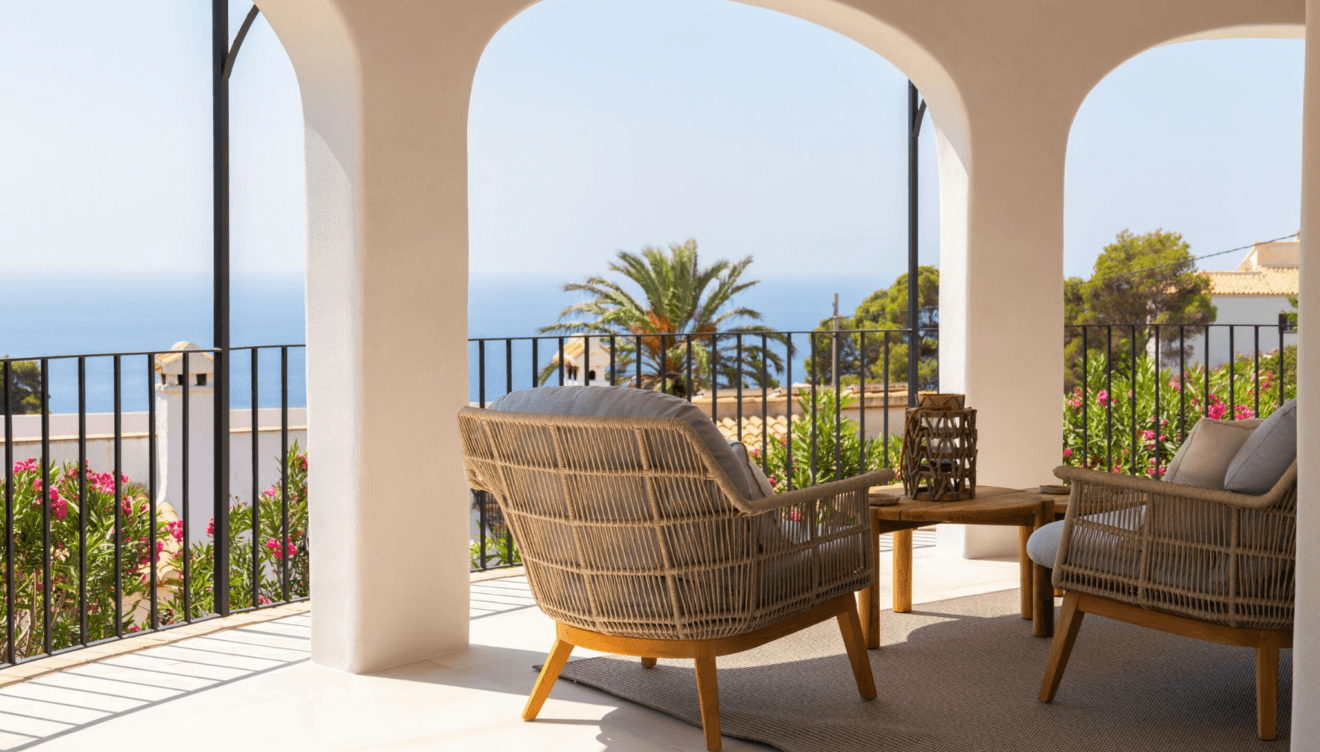 Espacio exterior pensado para relajarse al sol