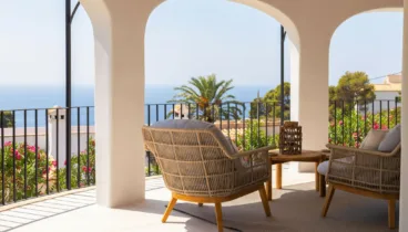 Espacio exterior pensado para relajarse al sol