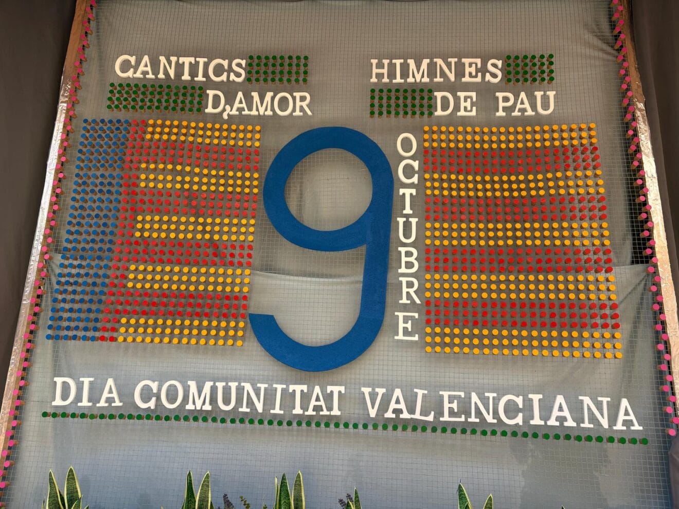 Mural en conmemoración del 9 d'octubre