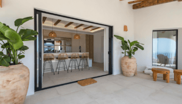 Salida directa del salón hacia la terraza