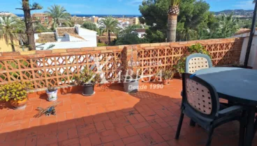Terraza amplia con vistas despejadas al mar y al entorno natural