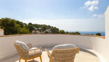Terraza amplia para comidas al aire libre
