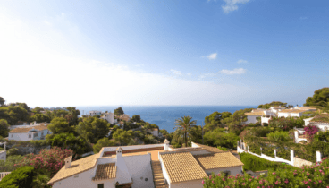 Vistas despejadas hacia el horizonte azul