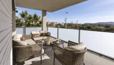 Apartamento Arenal Dreams con balcón amplio y zona de estar exterior
