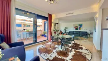 Comedor integrado junto al salón en ambiente abierto