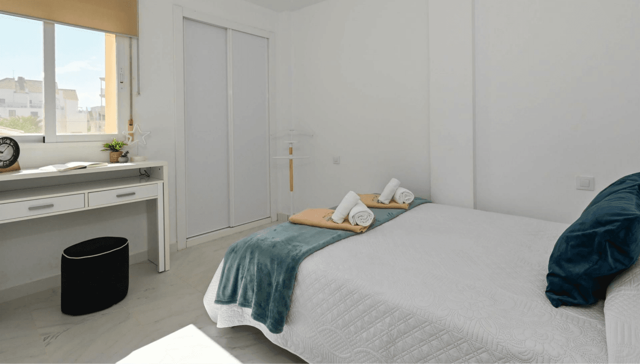 Dormitorio luminoso, tranquilo y cómodo