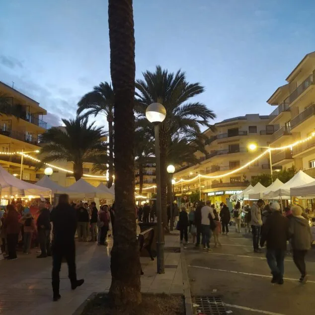 Imagen: Fira Solidaria de Navidad en Xàbia en 2024