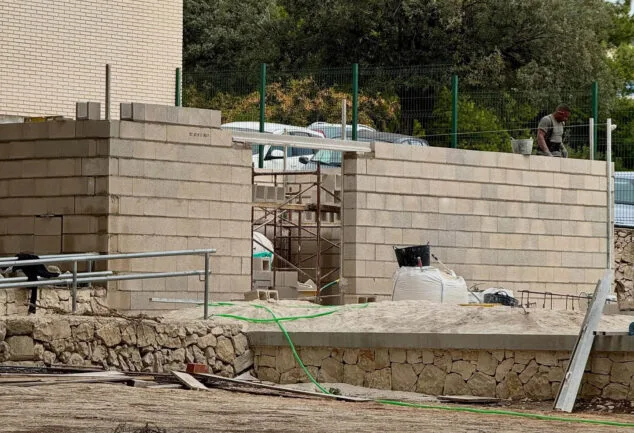 Imagen: Obras en el recinto del Riurau d'Arnauda