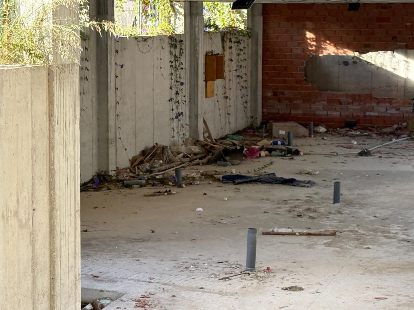 Interior de la estructura de la obra del auditorio de Xàbia
