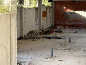 Interior de la estructura de la obra del auditorio de Xàbia
