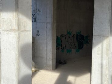 Personas sin techo viven en las obras abandonadas del auditorio de Xàbia (6)