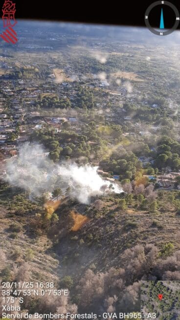 Vista aérea del incendio en la falda del Montgó de Xàbia | Foto Bomberos de la Diputación