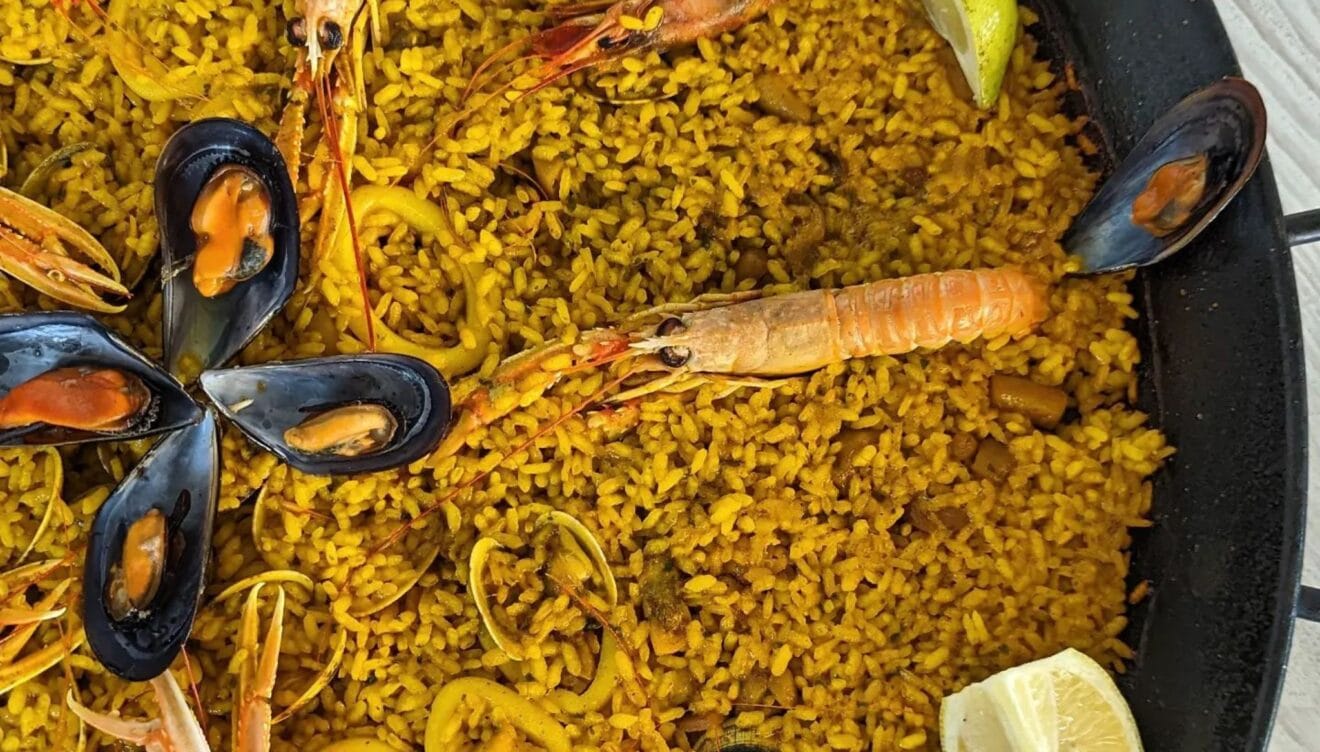 Arroces con alma mediterránea y sabor tradicional