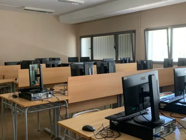 Imatge: Aula informatitzada de l'IES La Mar