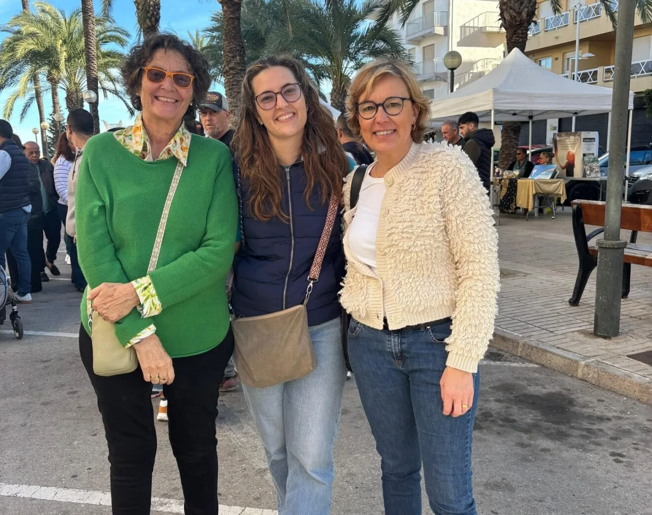 Cande Ros, Raquel Violero y Rosa Cardona en la Fira Solidaria