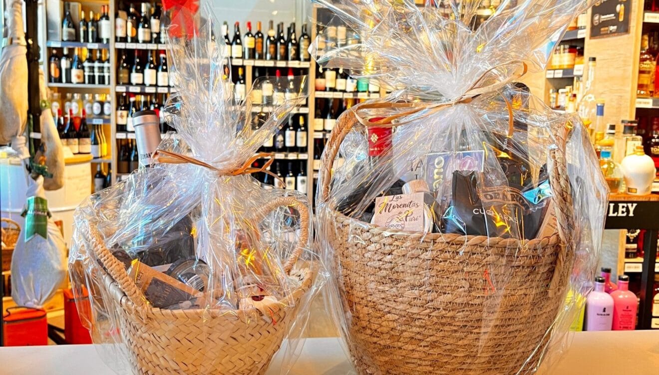Cestas gourmet personalizadas para sorprender con estilo