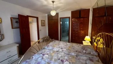 Dormitorio con luz natural para empezar bien el día