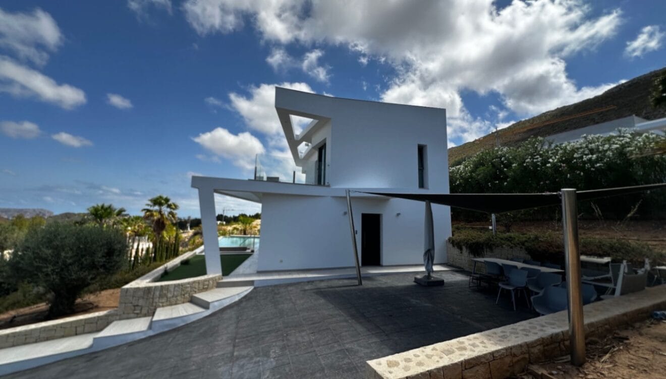 Exterior idóneo a los pies del Montgó