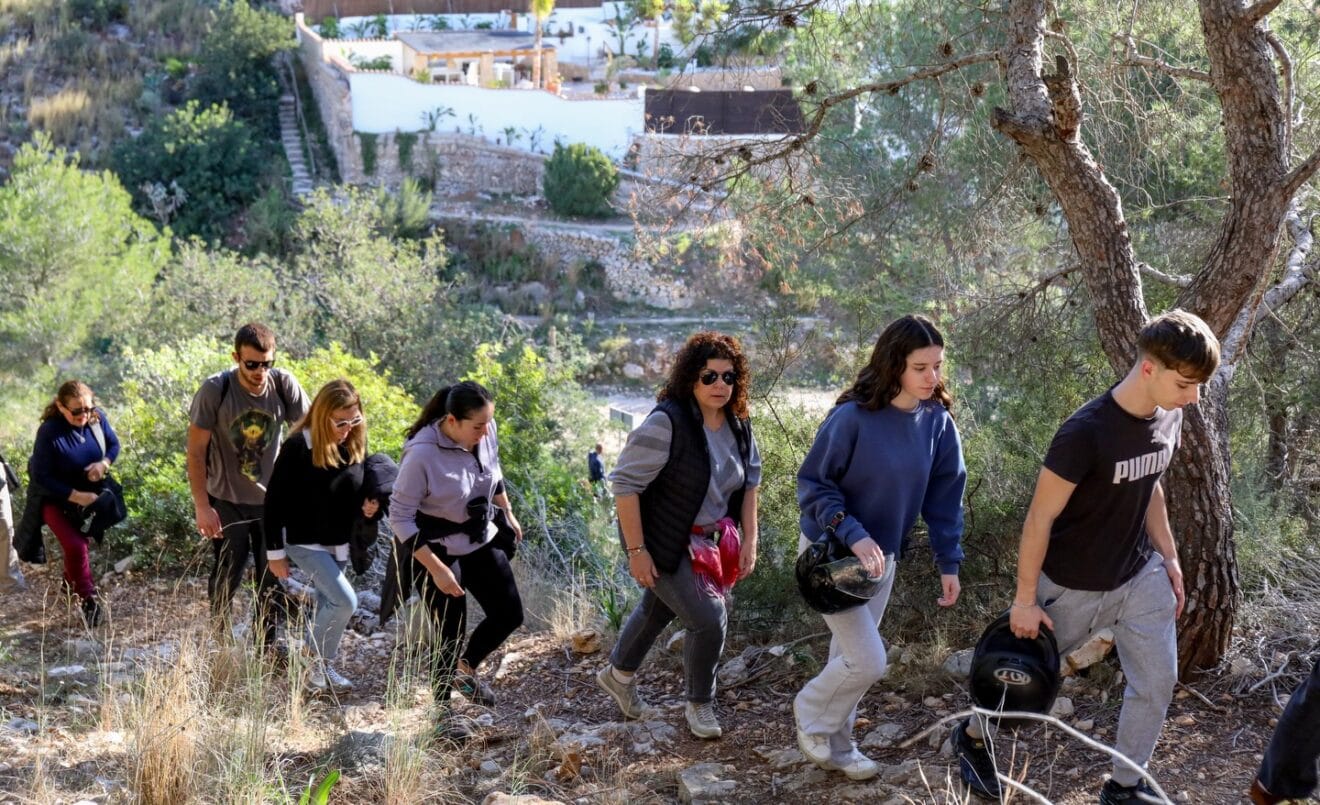 Vecinos de Xàbia acceden a la ermita en Romería