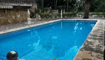 Vistas relajantes desde la piscina