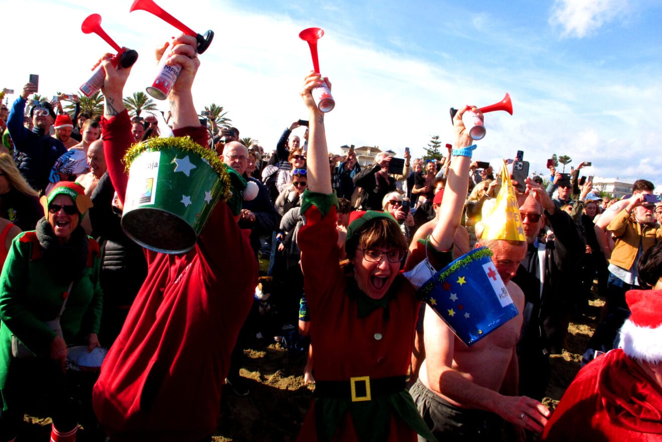 Baño Solidario de Año Nuevo 2026 en Xàbia (27)