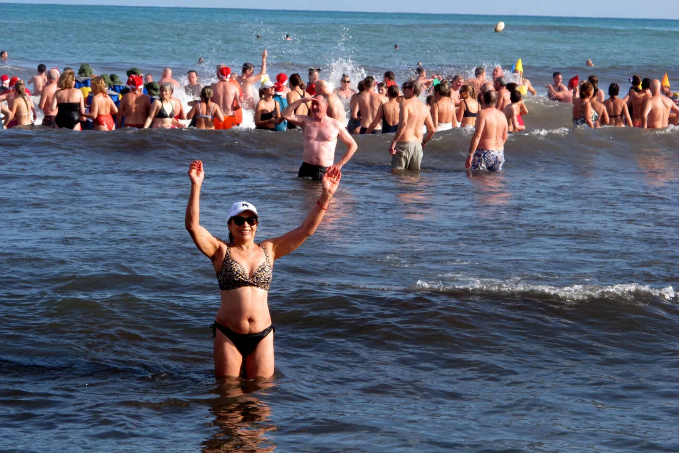 Baño Solidario de Año Nuevo 2026 en Xàbia (61)