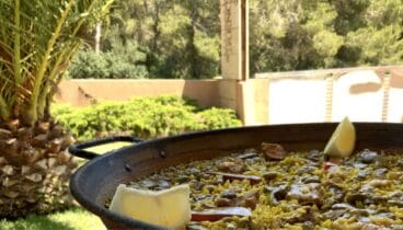 Comida tradicional en entorno relajado en Jávea