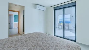 Dormitorio acogedor con aire acondicionado central