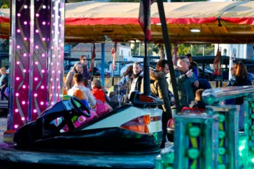Familias disfrutando del Día del Niño en la Feria de Xàbia