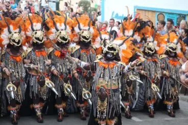 Filà Schaitans en el desfile de Gala de Moros y Cristianos de Xàbia 2023