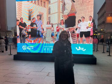 La alcaldesa de Xàbia, Rosa Cardona, promociona en Callao un spot sobre turismo familiar
