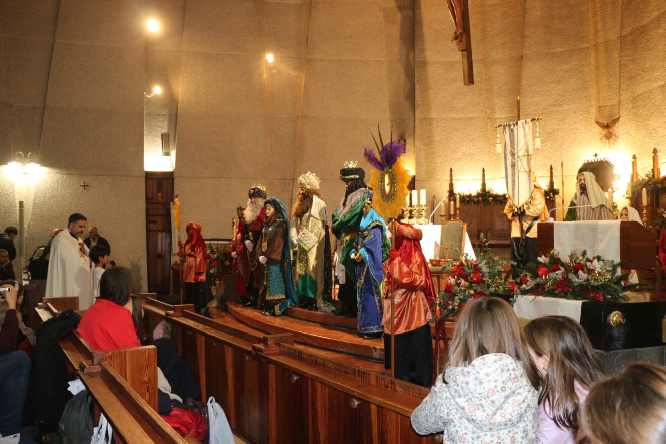 Los Reyes Magos de Oriente reciben a los niños en la Parroquia de Loreto de Xàbia (13)