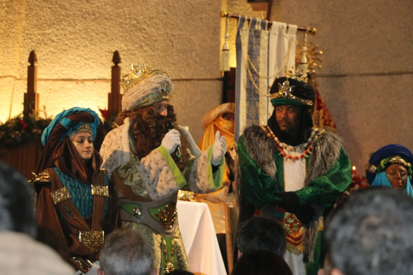 Los Reyes Magos de Oriente reciben a los niños en la Parroquia de Loreto de Xàbia (15)