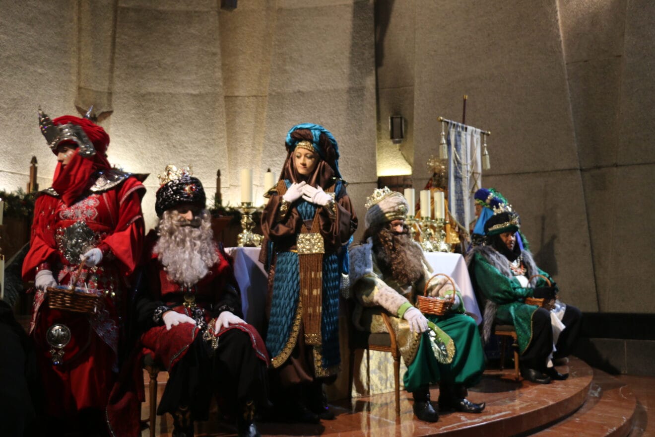 Los Reyes Magos de Oriente reciben a los niños en la Parroquia de Loreto de Xàbia (18)