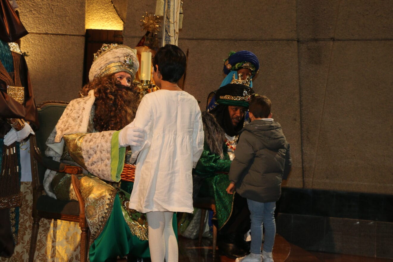 Los Reyes Magos de Oriente reciben a los niños en la Parroquia de Loreto de Xàbia (20)