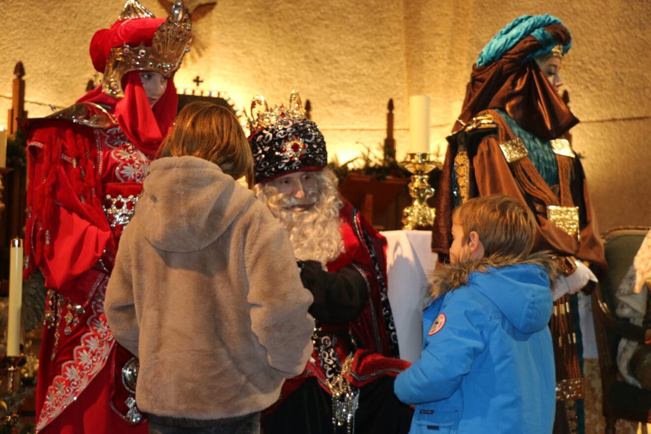 Los Reyes Magos de Oriente reciben a los niños en la Parroquia de Loreto de Xàbia (21)