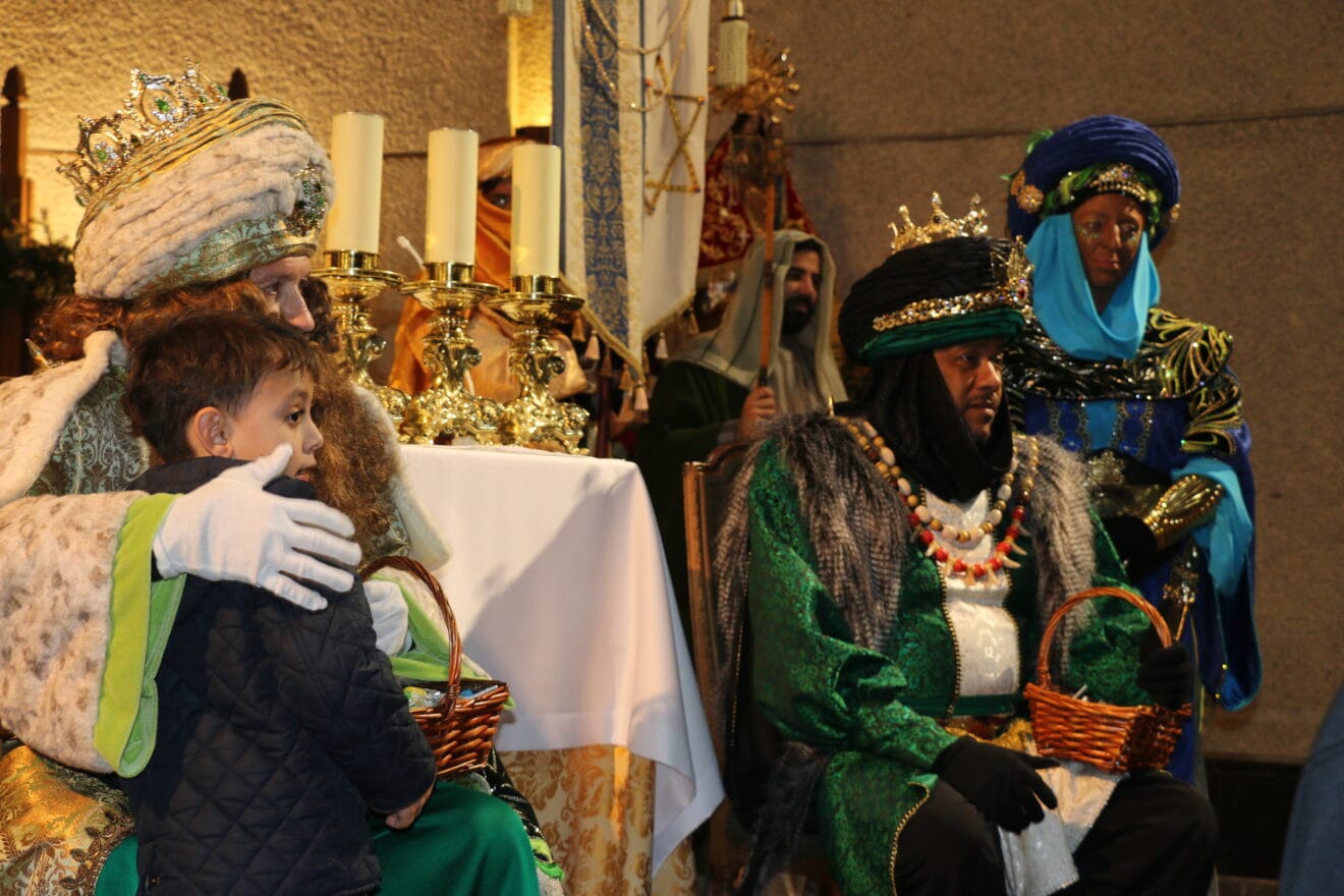 Los Reyes Magos de Oriente reciben a los niños en la Parroquia de Loreto de Xàbia (25)