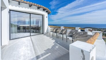 Parcela amplia de 1.017 m² con piscina y zona de ocio
