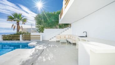 Piscina con entorno privado y relajante en Cumbre del Sol