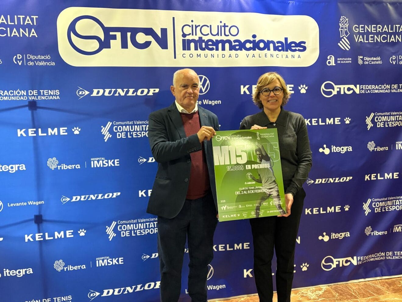 La alcaldesa Rosa Cardona y el presidente de la Federación de tenis CV, Paco Vicent