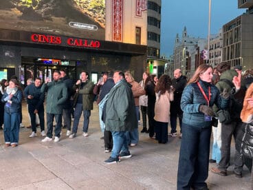 Público de la presentación de Mar de Jávea en la plaza Callao de Madrid