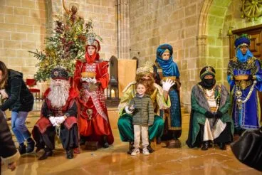 Reyes Magos de Oriente con los niños