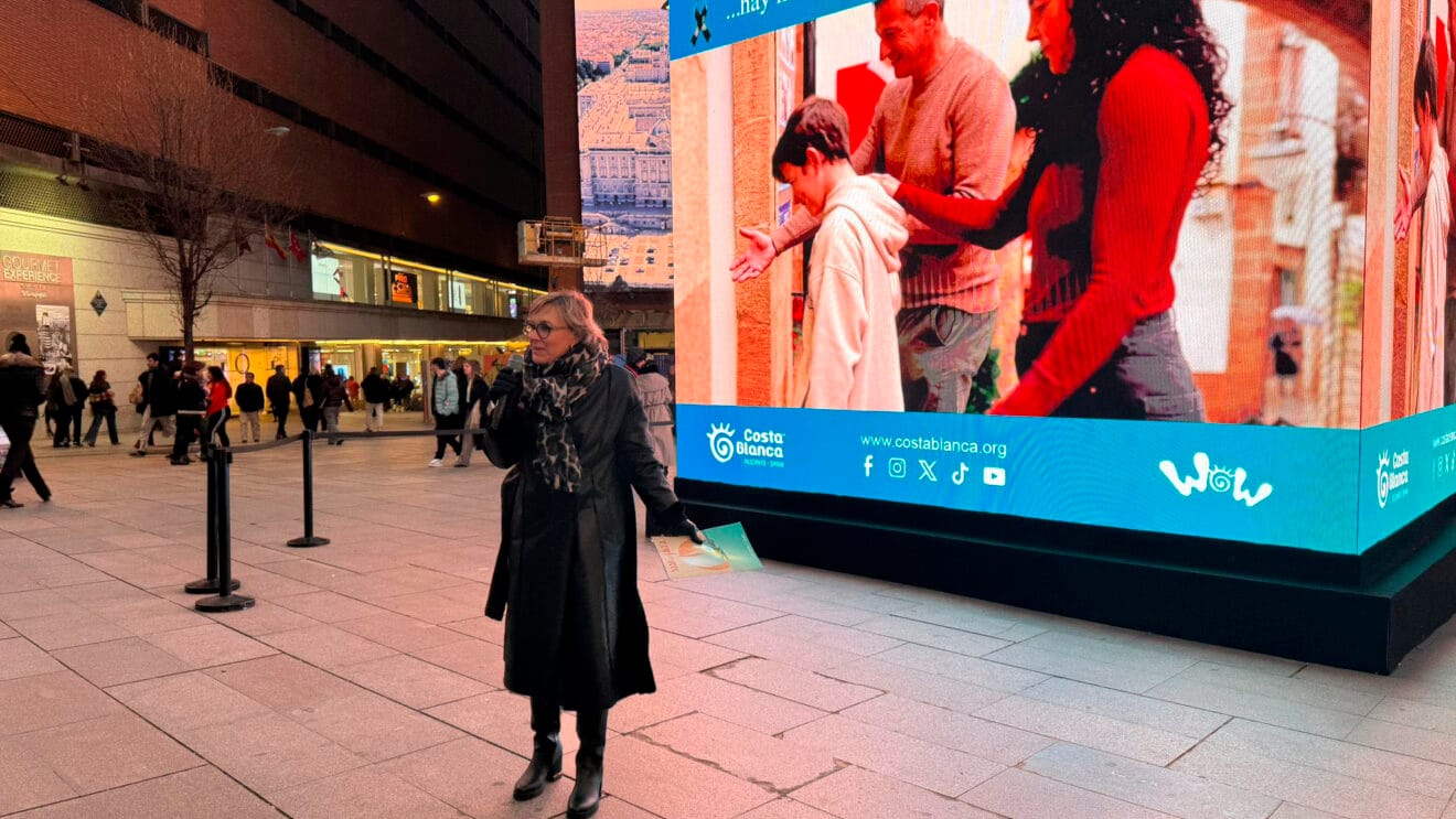 Rosa Cardona, alcaldesa de Xàbia, presenta en el centro de Madrid una acción para atraer el turismo familiar